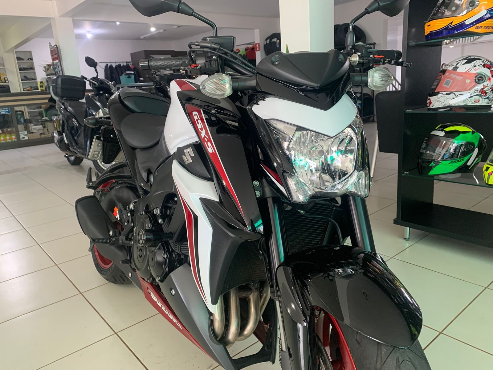Suzuki GSX 1000 — foto 2