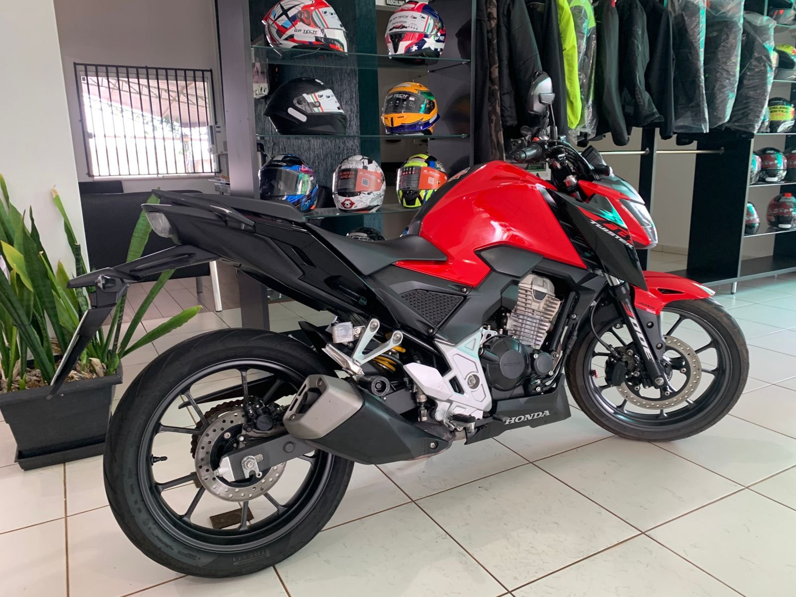 Honda CB300 — foto 6