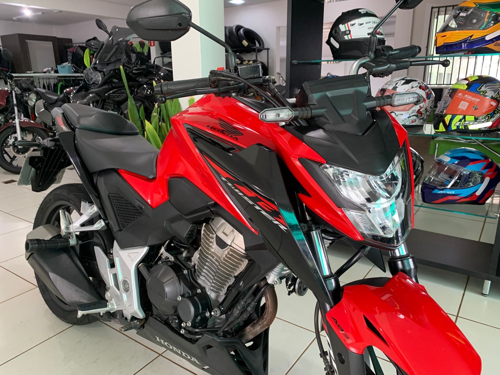 Honda CB300 — foto 2