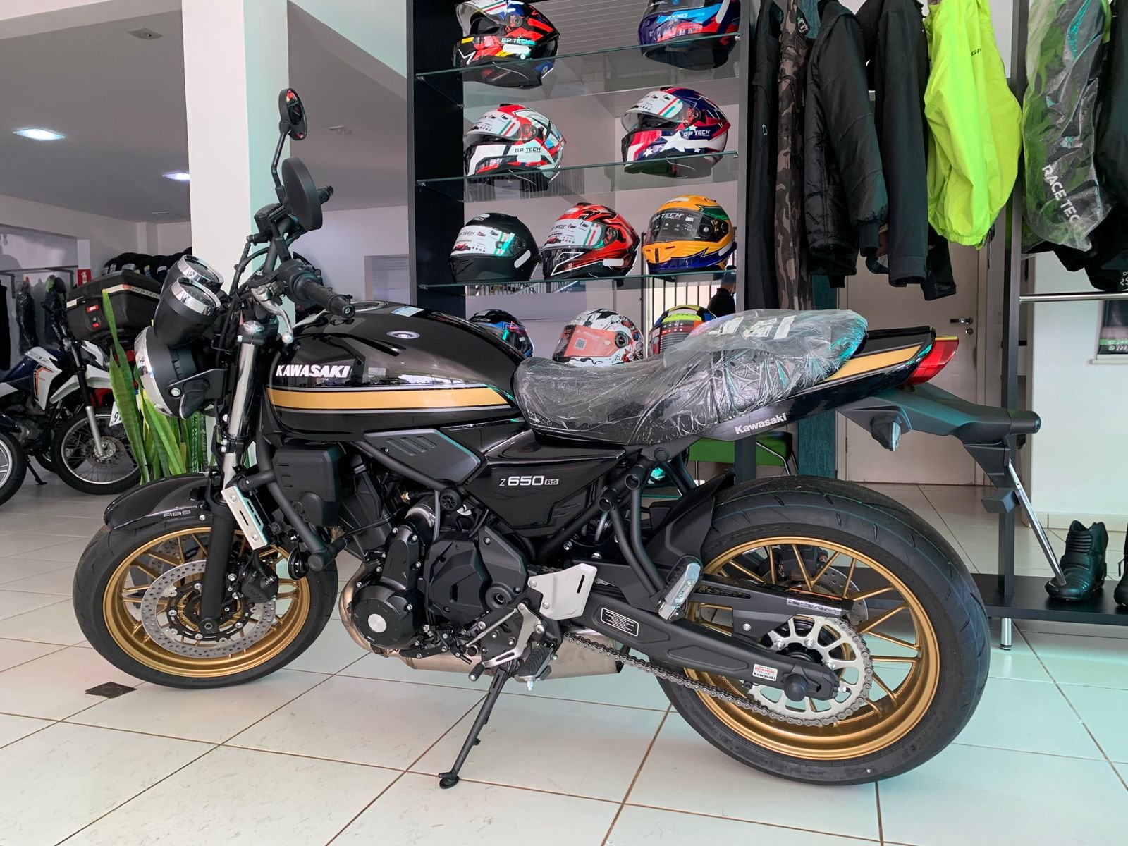 Kawasaki Z650 — foto 6