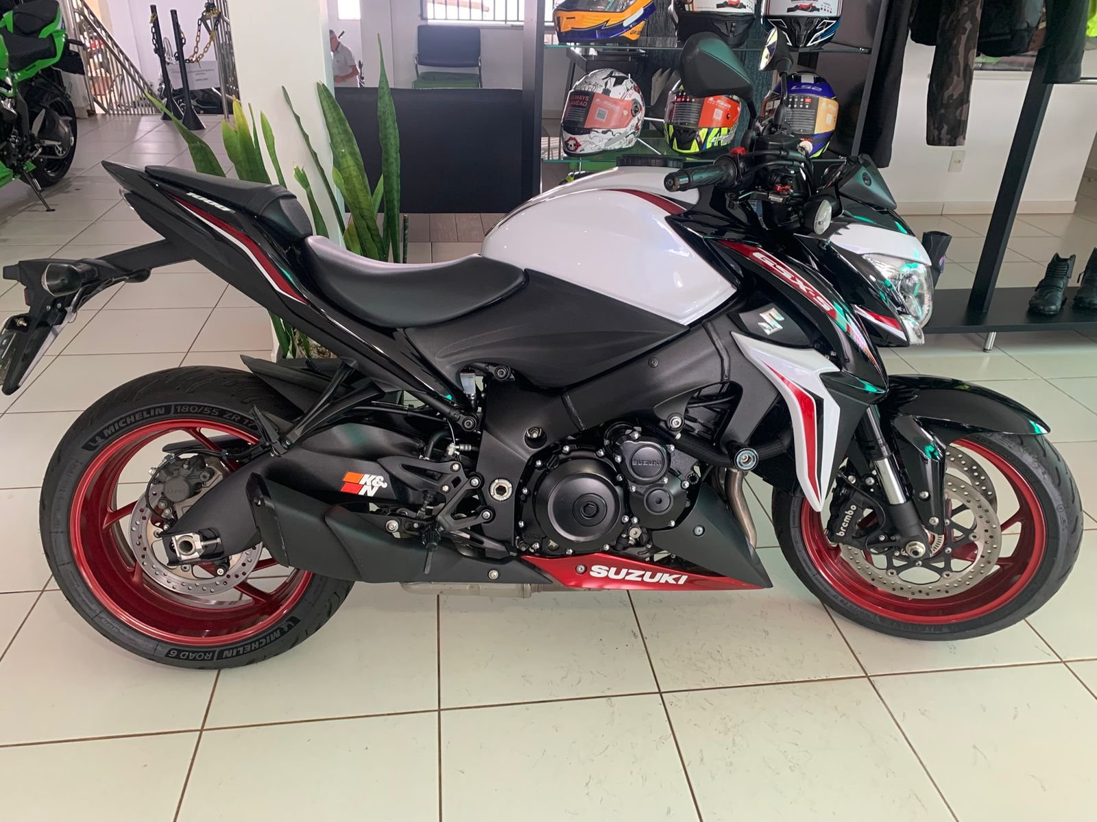 Suzuki GSX 1000 — foto 4