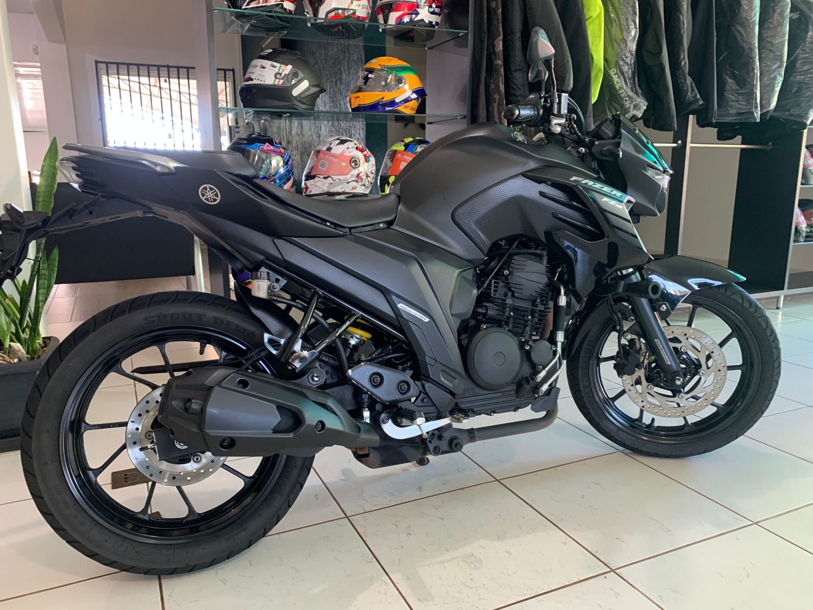 Yamaha FZ25 — foto 6