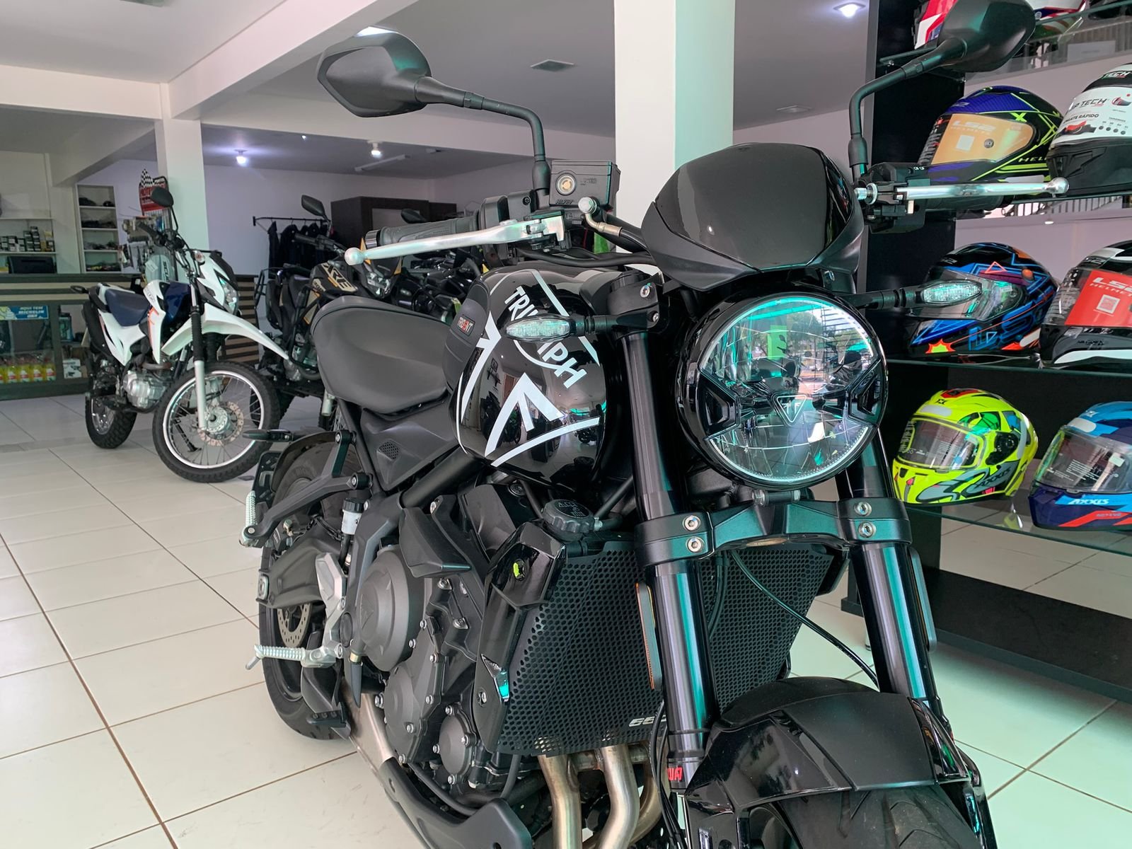 Triumph TRIDENT 660 — foto 2