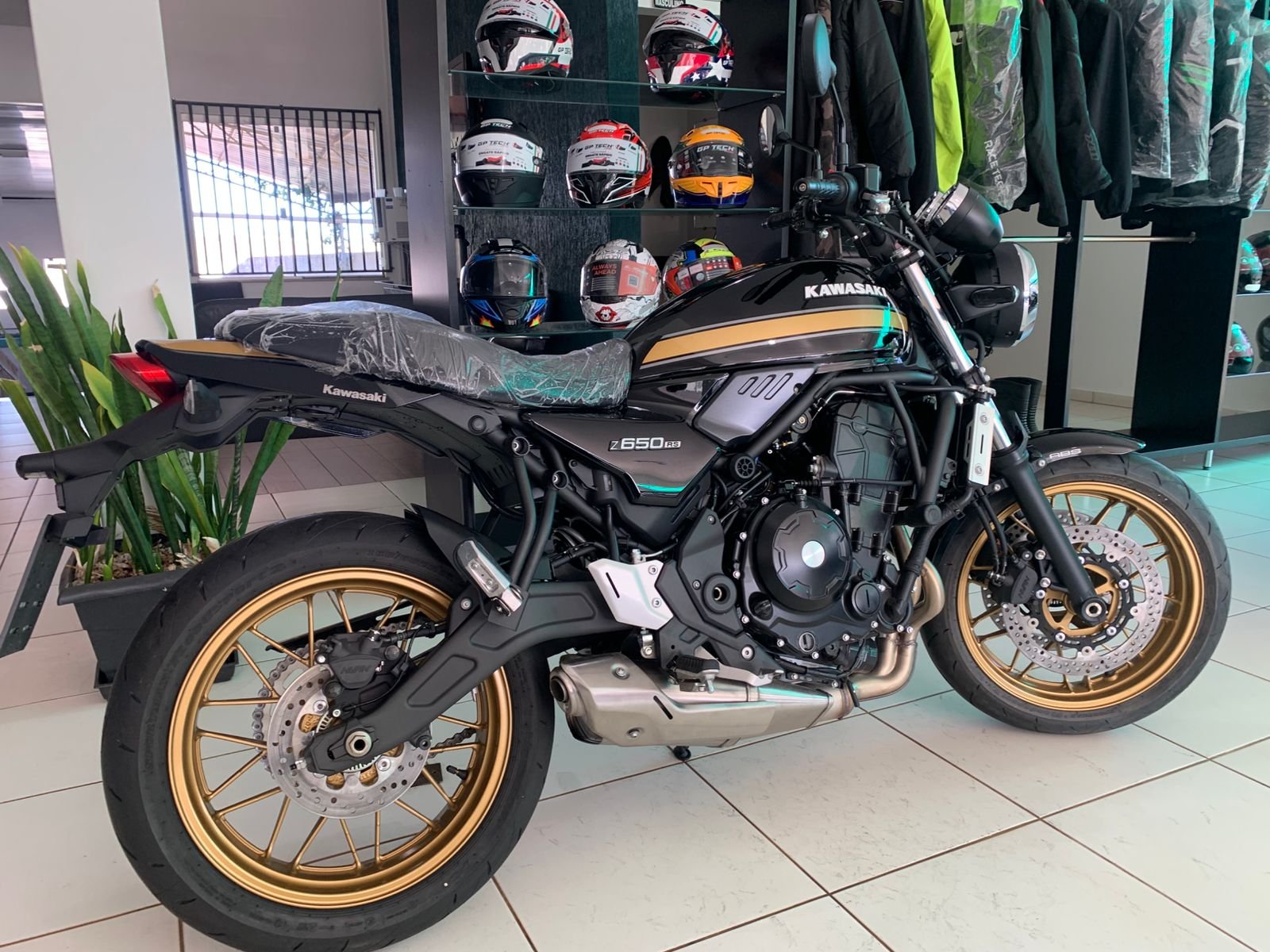 Kawasaki Z650 — foto 5