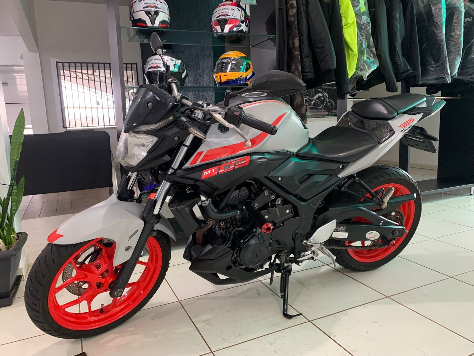 Yamaha MT-03 — foto 6
