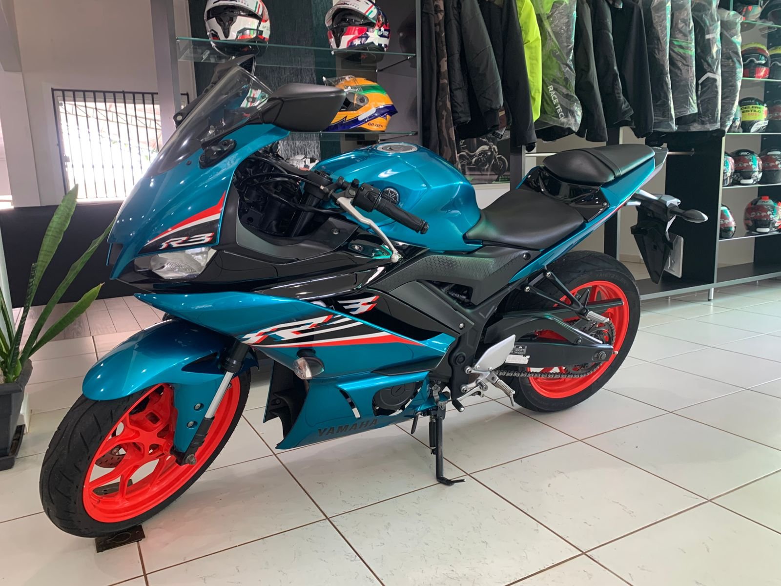 Yamaha YZF-R3 — foto 2