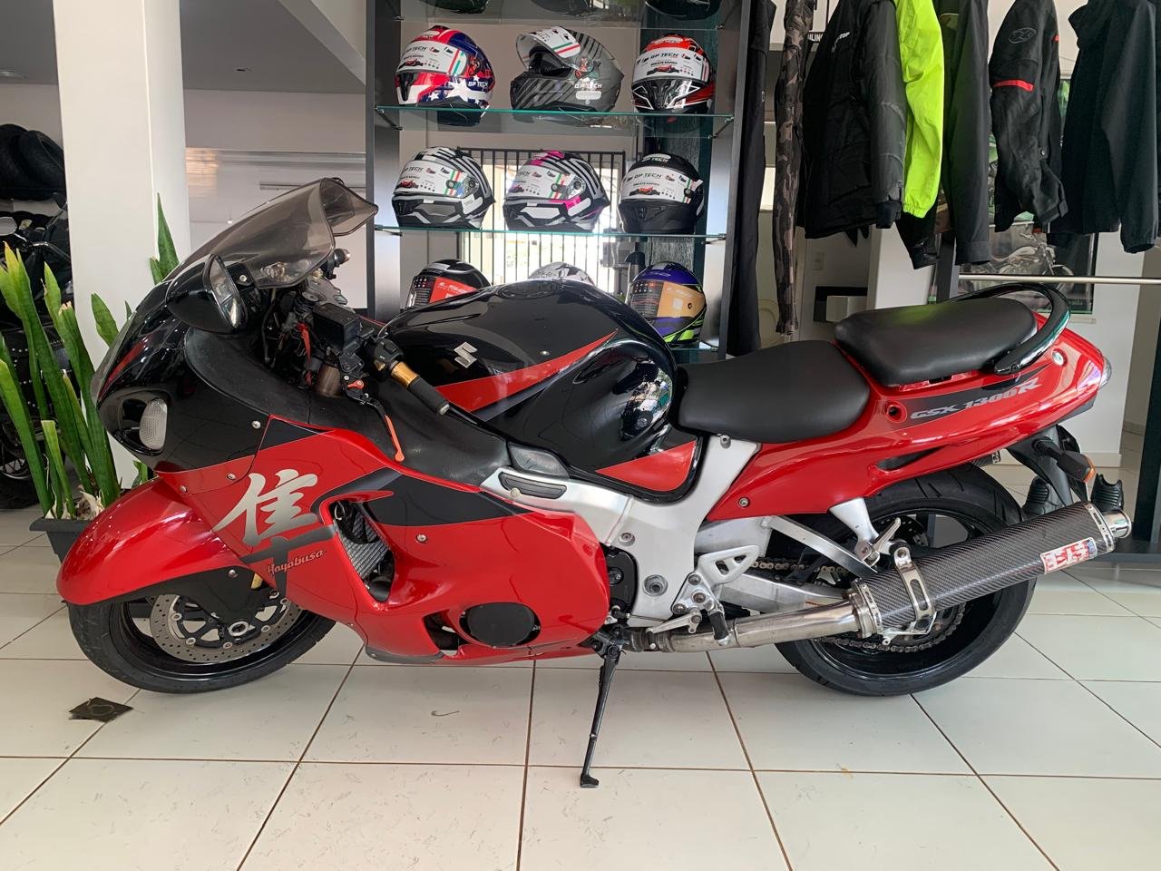 Suzuki GSX 1300-R — foto 5