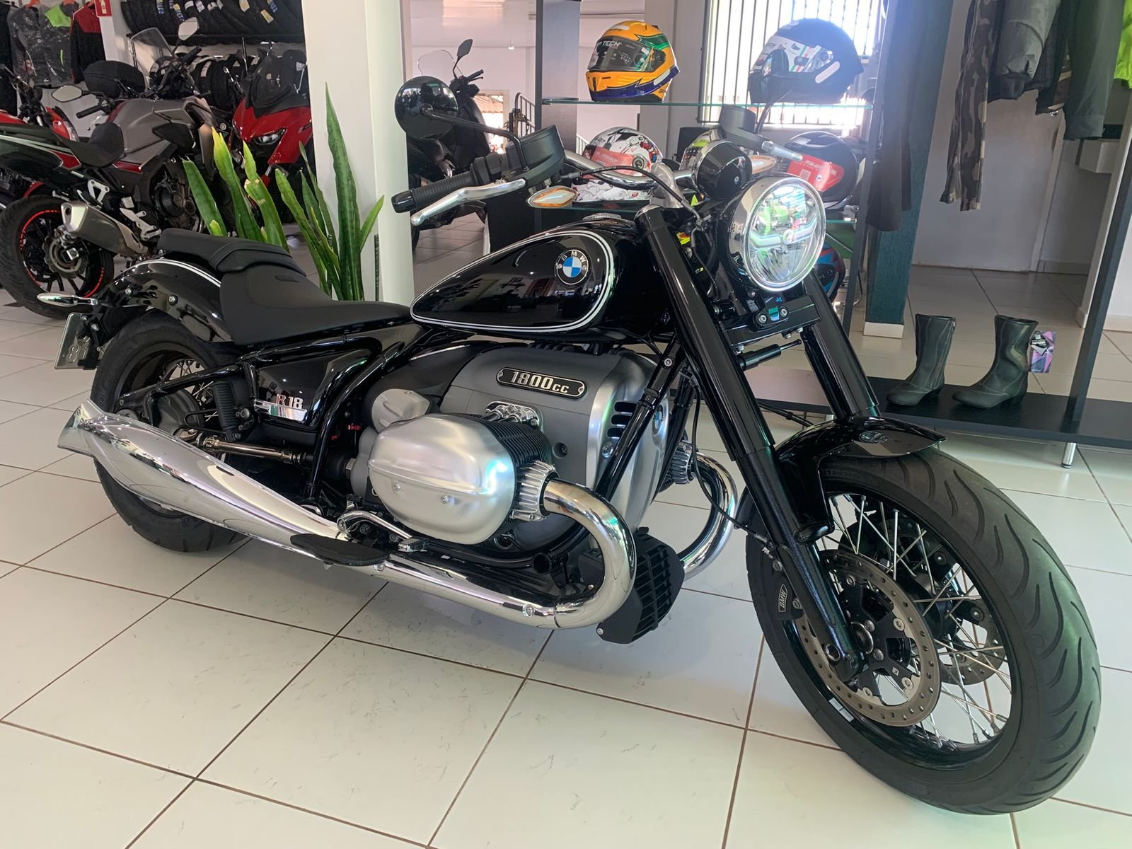 BMW R18