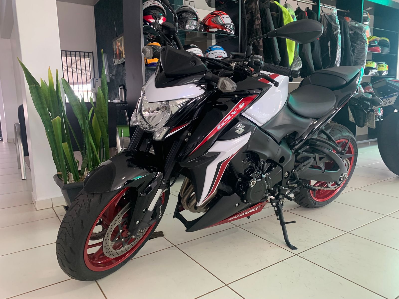 Suzuki GSX 1000 — foto 3