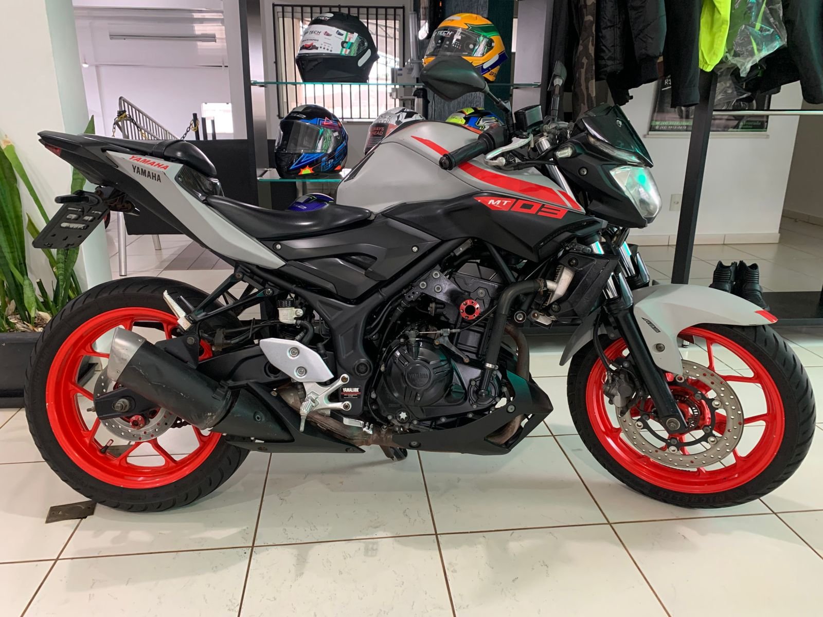Yamaha MT-03 — foto 3
